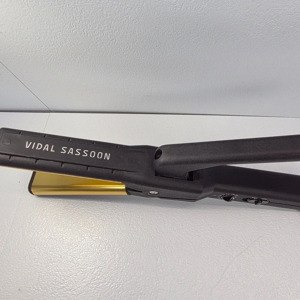 Vidal Sassoon‎ Professional Ceramic Hair Straightener Flat Iron Gold Plates 1